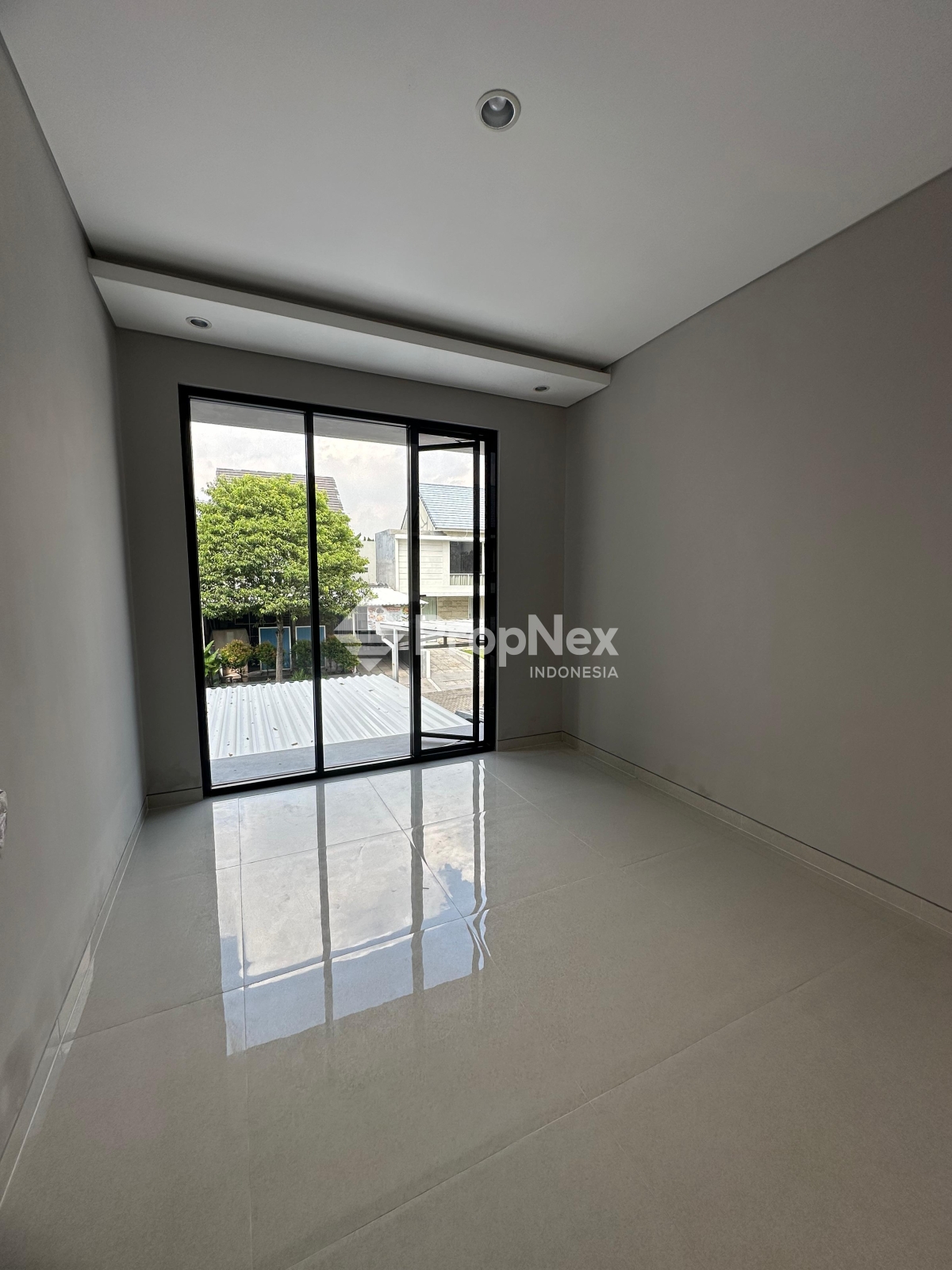 Rumah 3 Lantai Baru Minimalis HGB di Citraland Woodland — foto 7